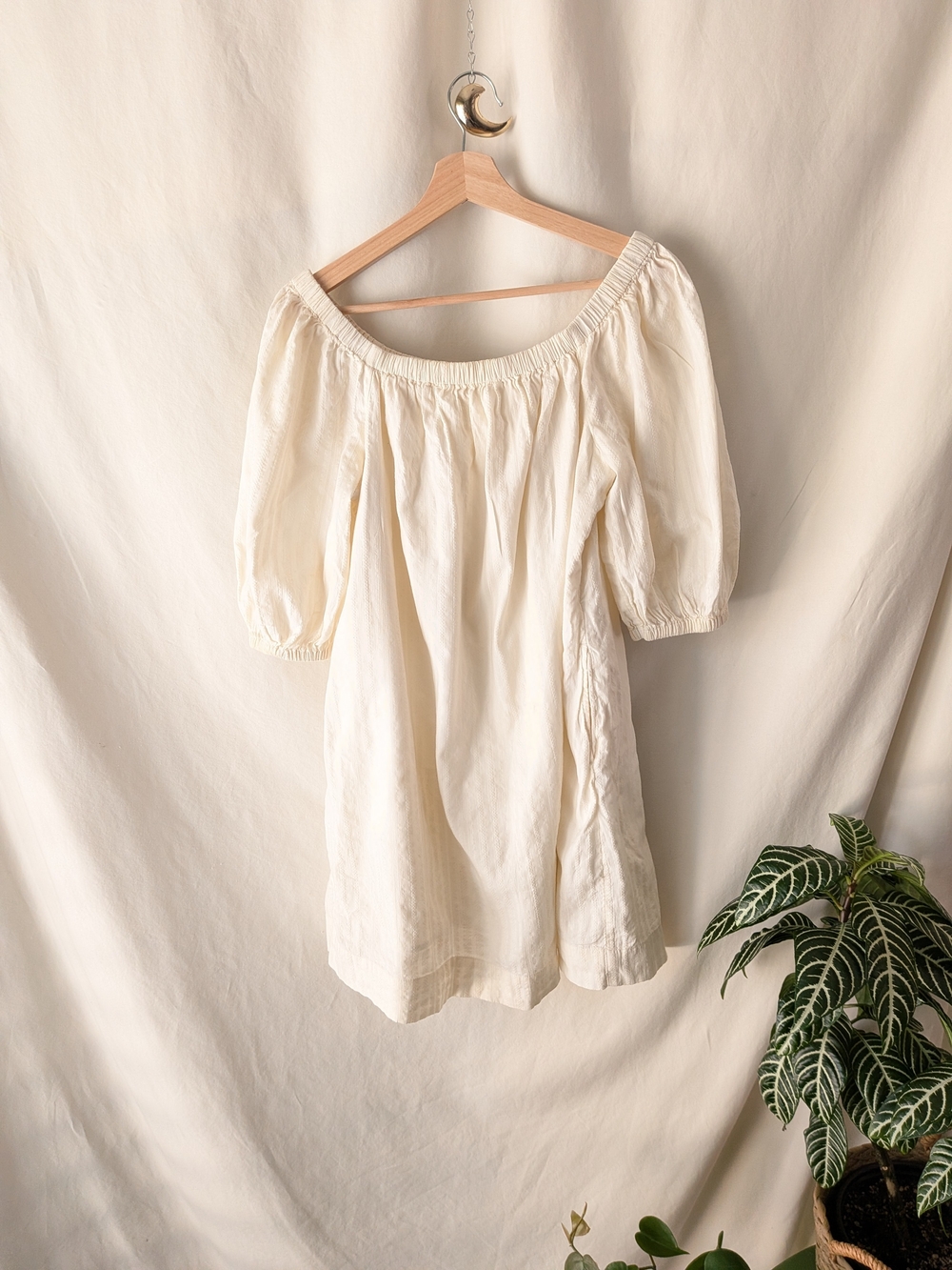 Women’s Cream Off-Shoulder Short Dress